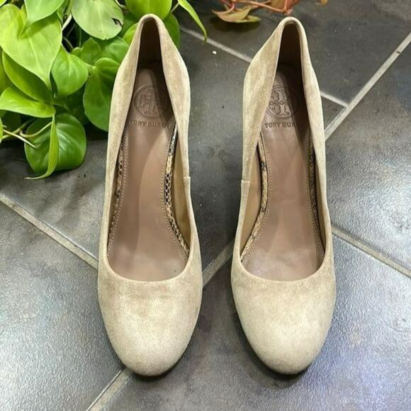 Tory Burch Suede Nude Heels 9 - Picture 1 of 12